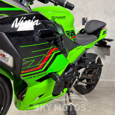 KAWASAKI Ninja 400 , Foto 11