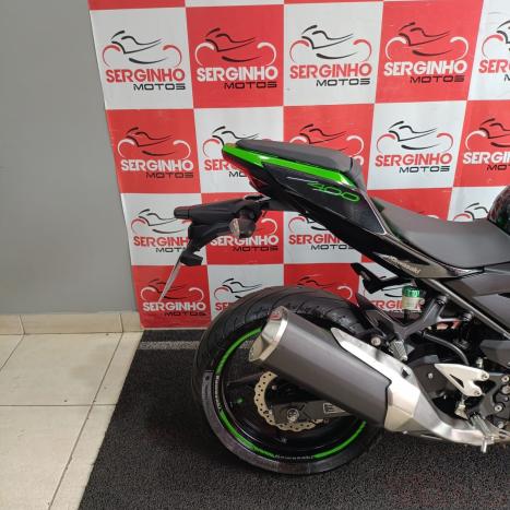 KAWASAKI Z 400 ABS, Foto 2