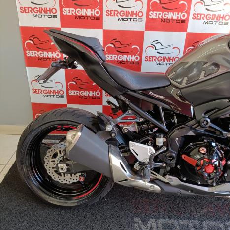 KAWASAKI Z 900 RS, Foto 3