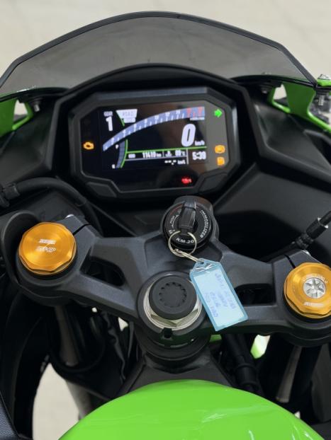 KAWASAKI ZX-4R , Foto 2