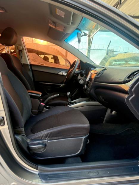 KIA Cerato Sedan 1.6 16V 4P EX AUTOM�TICO, Foto 14