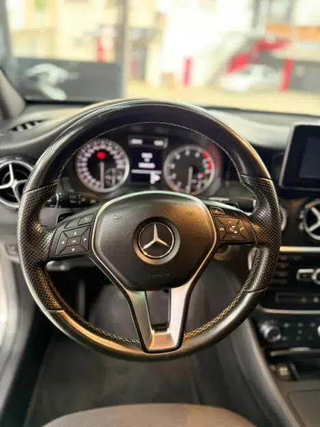 MERCEDES-BENZ A 200 1.6 16V 4P TURBO URBAN AUTOMTICO, Foto 3