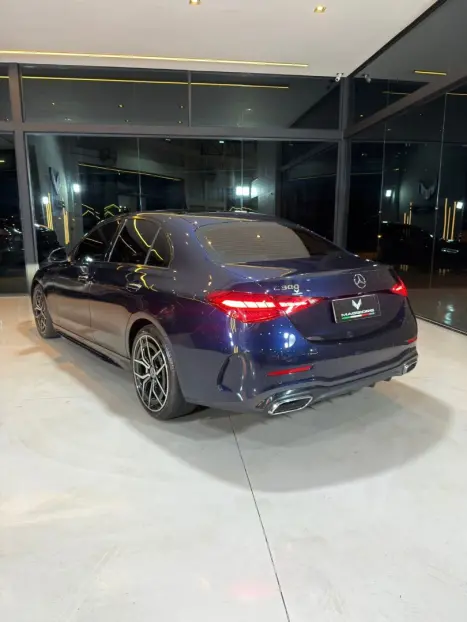 MERCEDES-BENZ C 300 2.0 16V 4P EQ BOOST TURBO H�BRIDO AMG LINE 9G-TRONIC AUTOM�TICO, Foto 5