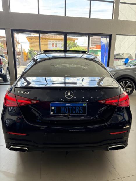 MERCEDES-BENZ C 300 2.0 16V 4P EQ BOOST TURBO H�BRIDO AMG LINE 9G-TRONIC AUTOM�TICO, Foto 4