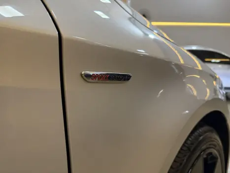 MERCEDES-BENZ CLA 180 1.6 16V 4P CGI TURBO 7G-TRONIC DCT AUTOMÁTICO, Foto 5 MERCEDES-BENZ CLA 180 1.6 16V 4P CGI TURBO 7G-TRONIC DCT AUTOMÁTICO, Foto 5