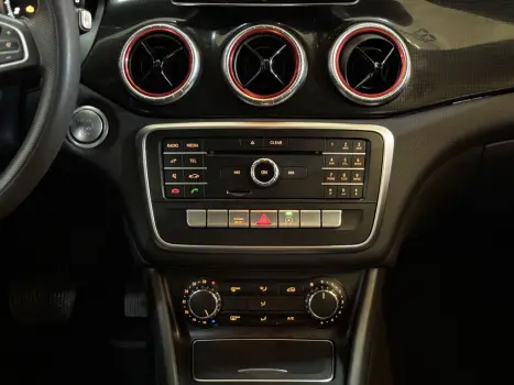 MERCEDES-BENZ CLA 180 1.6 16V 4P CGI TURBO 7G-TRONIC DCT AUTOMÁTICO, Foto 11 MERCEDES-BENZ CLA 180 1.6 16V 4P CGI TURBO 7G-TRONIC DCT AUTOMÁTICO, Foto 11