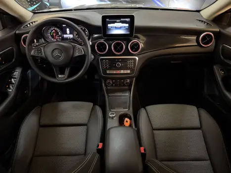 MERCEDES-BENZ CLA 180 1.6 16V 4P CGI TURBO 7G-TRONIC DCT AUTOMÁTICO, Foto 16 MERCEDES-BENZ CLA 180 1.6 16V 4P CGI TURBO 7G-TRONIC DCT AUTOMÁTICO, Foto 16