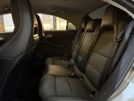 MERCEDES-BENZ CLA 180 1.6 16V 4P CGI TURBO 7G-TRONIC DCT AUTOMÁTICO, Foto 17 MERCEDES-BENZ CLA 180 1.6 16V 4P CGI TURBO 7G-TRONIC DCT AUTOMÁTICO, Foto 17