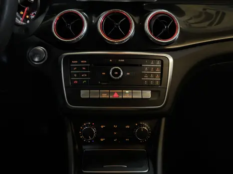 MERCEDES-BENZ CLA 180 1.6 16V 4P CGI TURBO 7G-TRONIC DCT AUTOMÁTICO, Foto 19 MERCEDES-BENZ CLA 180 1.6 16V 4P CGI TURBO 7G-TRONIC DCT AUTOMÁTICO, Foto 19