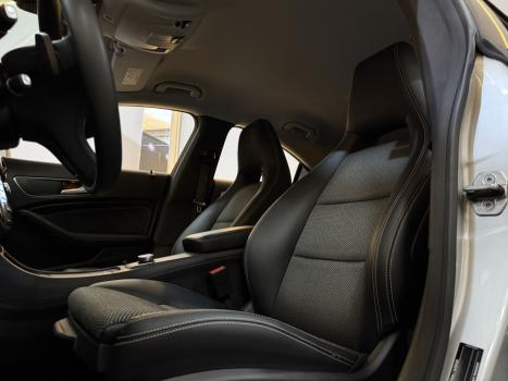 MERCEDES-BENZ CLA 180 1.6 16V 4P CGI TURBO 7G-TRONIC DCT AUTOMÁTICO, Foto 20 MERCEDES-BENZ CLA 180 1.6 16V 4P CGI TURBO 7G-TRONIC DCT AUTOMÁTICO, Foto 20