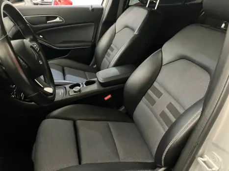 MERCEDES-BENZ GLA 200 1.6 16V 4P CGI STYLE TURBO AUTOM�TICO, Foto 3