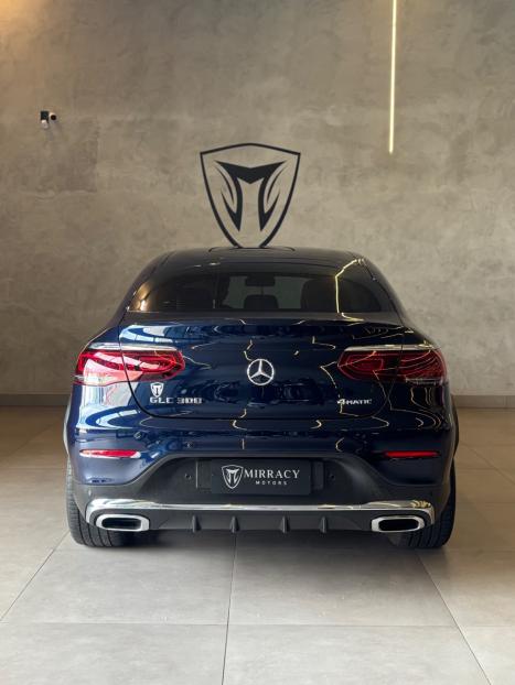 MERCEDES-BENZ GLC 300 2.0 16V 4P CGI 4MATIC 9G-TRONIC TURBO AUTOM�TICO, Foto 2