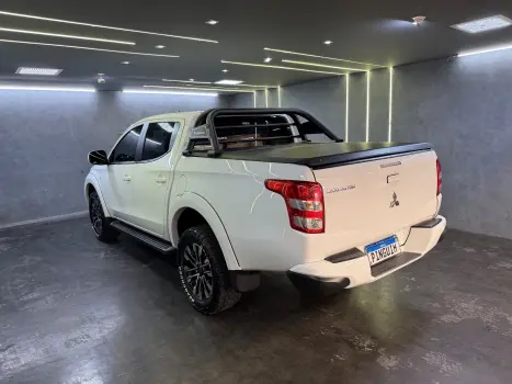 MITSUBISHI L 200 2.4 16V 4P HLS CABINE DUPLA FLEX , Foto 7