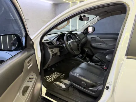 MITSUBISHI L 200 2.4 16V 4P HLS CABINE DUPLA FLEX , Foto 9