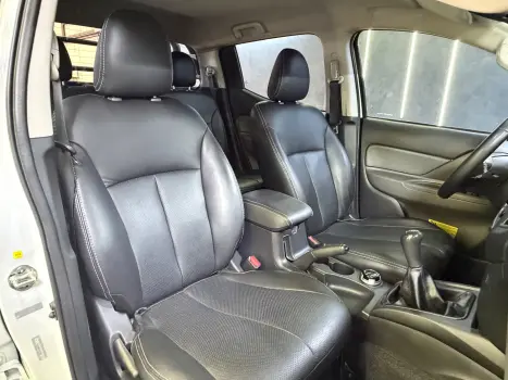 MITSUBISHI L 200 2.4 16V 4P HLS CABINE DUPLA FLEX , Foto 11