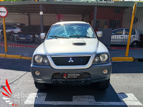 MITSUBISHI L 200 Outdoor 2.5 HPE 4X4 CABINE DUPLA TURBO DIESEL INTERCOOLER AUTOM�TICO, Foto 3