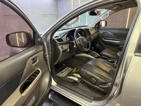 MITSUBISHI L 200 Triton 2.4 16V SPORT HPE 4X4 CABINE DUPLA TURBO DIESEL AUTOMTICO, Foto 11
