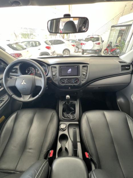 MITSUBISHI L 200 Triton 2.4 16V FLEX GL CABINE DUPLA, Foto 4
