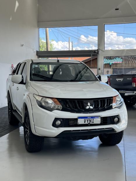 MITSUBISHI L 200 Triton 2.4 16V FLEX GL CABINE DUPLA, Foto 7