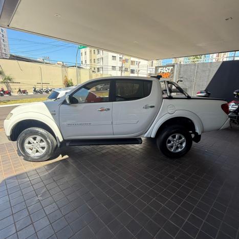 MITSUBISHI L 200 Triton 3.5 V6 HPE 4X4 FLEX CABINE DUPLA AUTOM�TICO, Foto 4