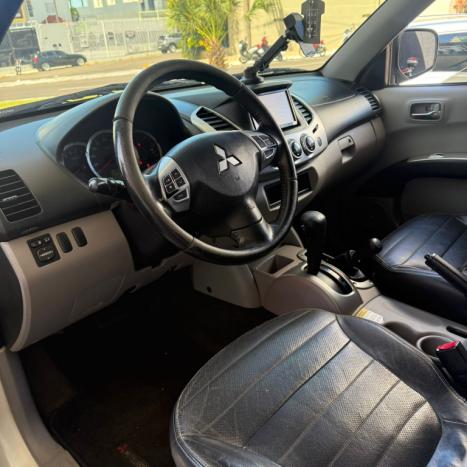 MITSUBISHI L 200 Triton 3.5 V6 HPE 4X4 FLEX CABINE DUPLA AUTOM�TICO, Foto 9