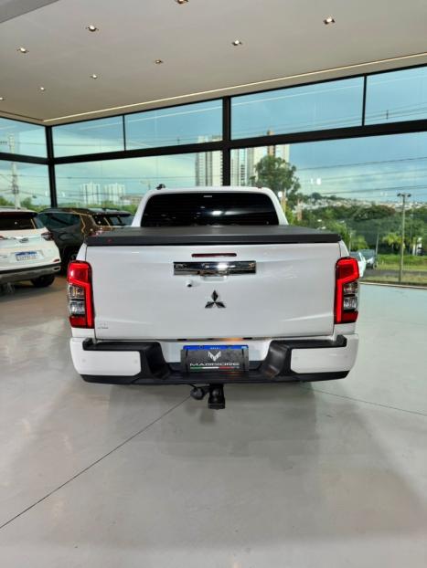 MITSUBISHI L 200 Triton 2.4 16V SPORT HPE 4X4 CABINE DUPLA TURBO DIESEL AUTOM�TICO, Foto 10