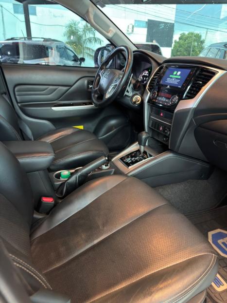 MITSUBISHI L 200 Triton 2.4 16V SPORT HPE 4X4 CABINE DUPLA TURBO DIESEL AUTOM�TICO, Foto 11