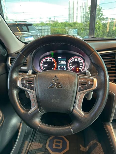 MITSUBISHI L 200 Triton 2.4 16V SPORT HPE 4X4 CABINE DUPLA TURBO DIESEL AUTOM�TICO, Foto 13