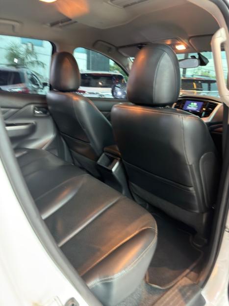 MITSUBISHI L 200 Triton 2.4 16V SPORT HPE 4X4 CABINE DUPLA TURBO DIESEL AUTOM�TICO, Foto 14