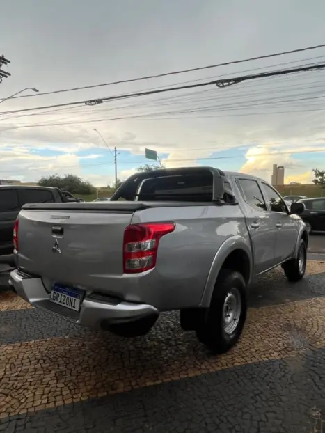 MITSUBISHI L 200 Triton 2.4 16V SPORT GL CABINE DUPLA TURBO DIESEL, Foto 2