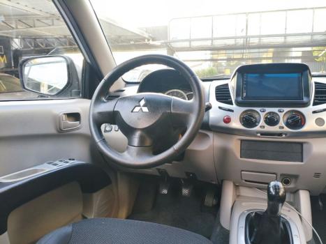 MITSUBISHI L 200 Triton 2.4 16V FLEX HLS CABINE DUPLA, Foto 7