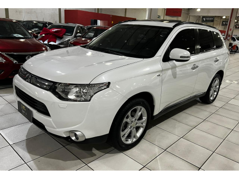 MITSUBISHI Outlander 3.0 V6 24V 4P GT 4X4 AUTOM�TICO, Foto 2