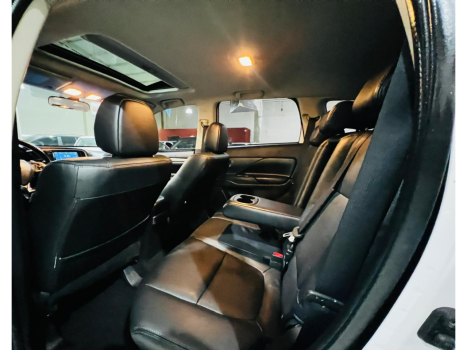 MITSUBISHI Outlander 3.0 V6 24V 4P GT 4X4 AUTOM�TICO, Foto 12
