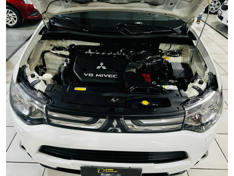 MITSUBISHI Outlander 3.0 V6 24V 4P GT 4X4 AUTOM�TICO, Foto 13