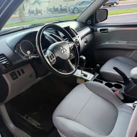 MITSUBISHI Pajero Dakar 3.2 16V 4P HPE S 4X4 TURBO DIESEL INTECOOLER 7 LUGARES AUTOM�TICO, Foto 8