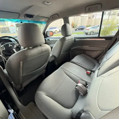 MITSUBISHI Pajero Dakar 3.2 16V 4P HPE S 4X4 TURBO DIESEL INTECOOLER 7 LUGARES AUTOM�TICO, Foto 9