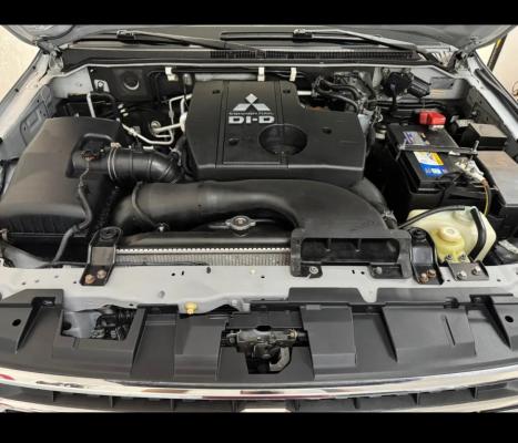 MITSUBISHI Pajero Full 3.2 16V HPE 4X4 TURBO DIESEL AUTOM�TICO, Foto 11