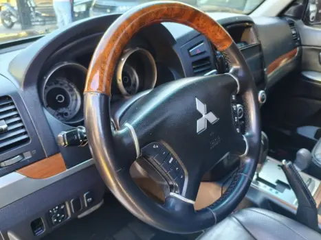 MITSUBISHI Pajero Full 3.2 16V 4P HPE 4X4 TURBO DIESEL AUTOM�TICO, Foto 15