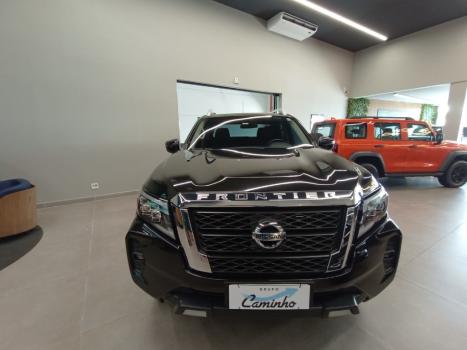 NISSAN Frontier 2.3 16V XE 4X4 CABINE DUPLA BI-TURBO DIESEL AUTOM�TICO, Foto 2
