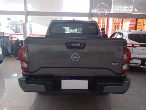 NISSAN Frontier 2.3 16V PLATINUM CABINE DUPLA 4X4 BI-TURBO DIESEL AUTOM�TICO, Foto 2
