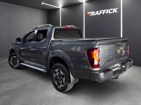 NISSAN Frontier 2.3 16V LE 4X4 CABINE DUPLA BI-TURBO DIESEL AUTOM�TICO, Foto 3
