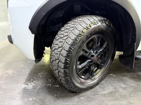 NISSAN Frontier 2.3 16V PRO4X CABINE DUPLA 4X4 BI-TURBO DIESEL AUTOM�TICO, Foto 14