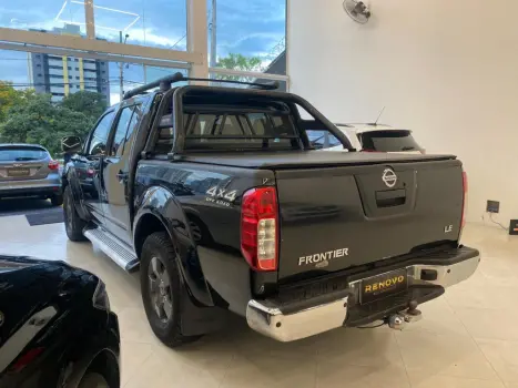 NISSAN Frontier 2.5 4X4 LE CABINE DUPLA TURBO DIESEL AUTOM�TICO, Foto 4