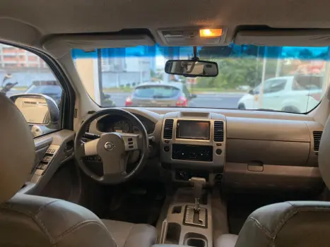 NISSAN Frontier 2.5 4X4 LE CABINE DUPLA TURBO DIESEL AUTOM�TICO, Foto 7