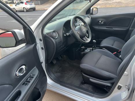 NISSAN March 1.6 16V 4P S FLEX, Foto 2