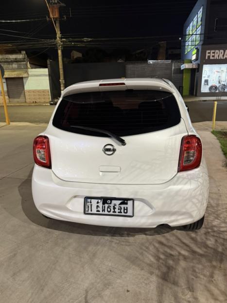 NISSAN March 1.6 16V 4P S FLEX, Foto 2