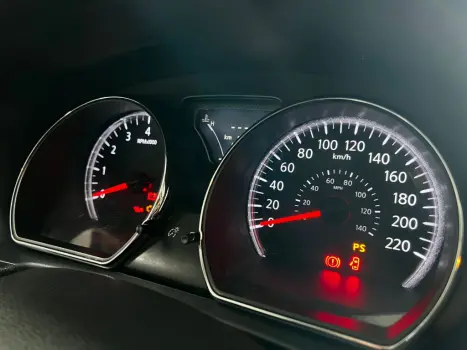 NISSAN Versa Sedan 1.6 16V 4P UNIQUE FLEX XTRONIC AUTOM�TICO CVT, Foto 7