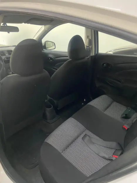 NISSAN Versa Sedan 1.0 12V 4P FLEX V-DRIVE, Foto 4