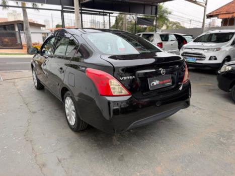 NISSAN Versa Sedan 1.0 4P FLEX S, Foto 2