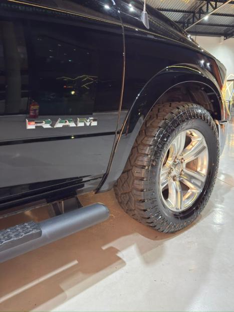 RAM 1500 5.7 V8 CLASSIC LARAMIE CABINE DUPLA 4X4 AUTOMTICO, Foto 7